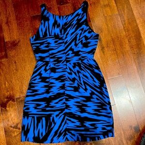 Gorgeous blue flowy dress with pockets size 4